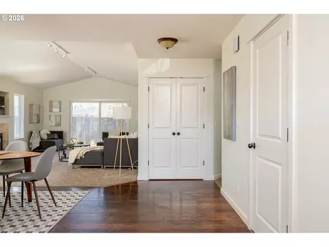 Entry Way - 718 Trinity Ct, Molalla, OR 97038 photo 1 of 1
