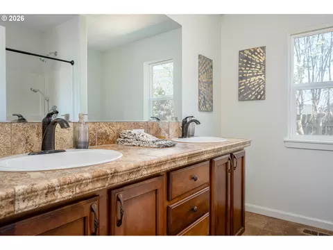 Bath - 718 Trinity Ct, Molalla, OR 97038 photo 1 of 3