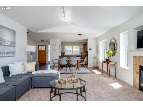 Living - 718 Trinity Ct, Molalla, OR 97038 photo 6 of 6