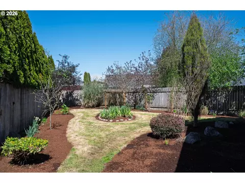 Exterior - 718 Trinity Ct, Molalla, OR 97038 photo 10 of 12