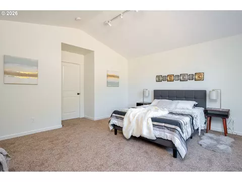 Bedroom - 718 Trinity Ct, Molalla, OR 97038 photo 4 of 6
