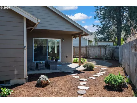 Exterior - 718 Trinity Ct, Molalla, OR 97038 photo 9 of 12