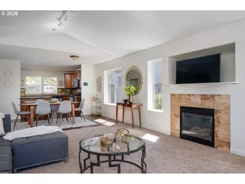 Living - 718 Trinity Ct, Molalla, OR 97038 photo 1 of 6