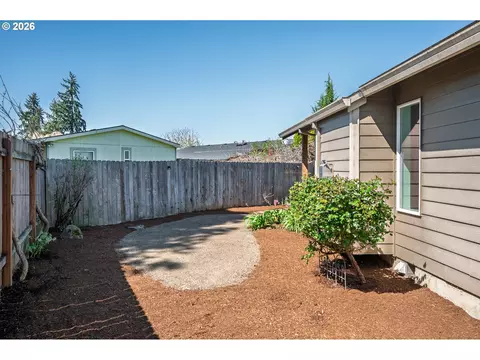 Exterior - 718 Trinity Ct, Molalla, OR 97038 photo 5 of 12