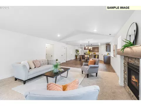 Living - 913 E Maple Brook Ave, Hermiston, OR 97838 photo 3 of 3