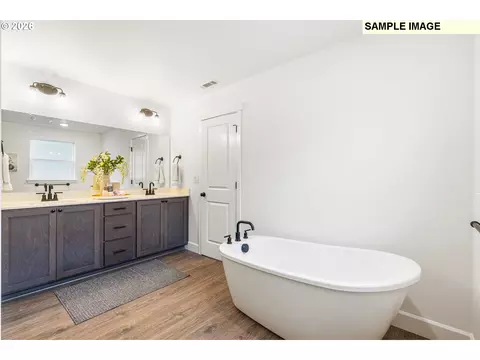 Bath - 913 E Maple Brook Ave, Hermiston, OR 97838 photo 3 of 4