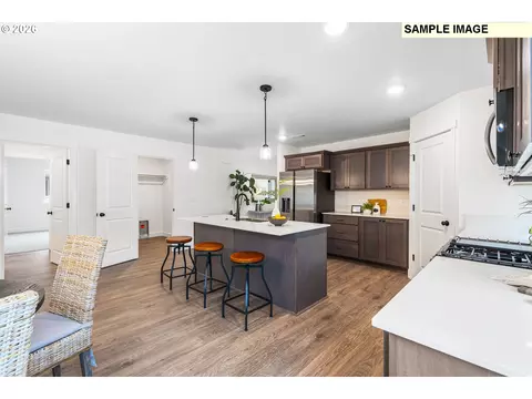 Kitchen - 913 E Maple Brook Ave, Hermiston, OR 97838 photo 4 of 4