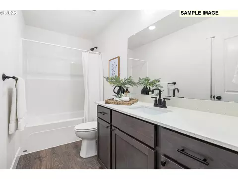 Bath - 913 E Maple Brook Ave, Hermiston, OR 97838 photo 4 of 4