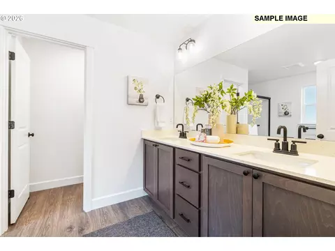 Bath - 913 E Maple Brook Ave, Hermiston, OR 97838 photo 1 of 4