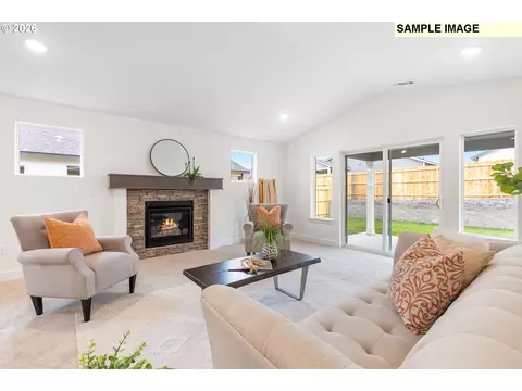 Living - 913 E Maple Brook Ave, Hermiston, OR 97838 photo 1 of 3