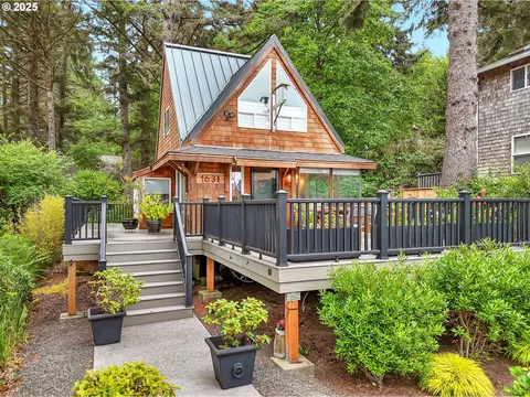 1631 S Hemlock St, Cannon Beach, OR 97110