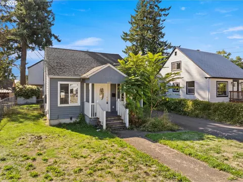 5302 SE Flavel St, Portland, OR 97206