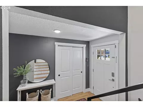 Entry Way - 7130 Shawn Ct, Gladstone, OR 97027 photo 1 of 2