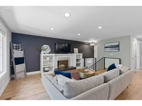 Living - 7130 Shawn Ct, Gladstone, OR 97027 photo 2 of 2