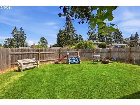 Exterior - 7130 Shawn Ct, Gladstone, OR 97027 photo 3 of 5