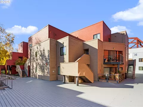 1040 NW Naito Pkwy #O16, Portland, OR 97209