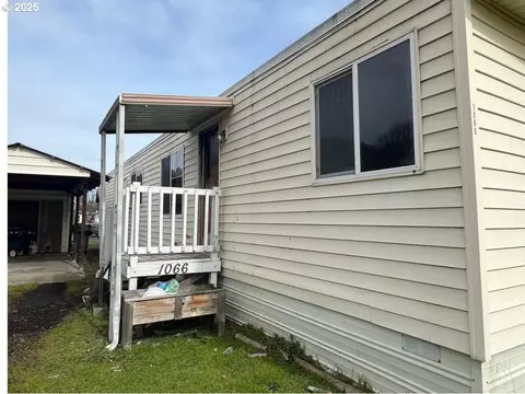 1066 NW Plateau Dr, Roseburg, OR 97471