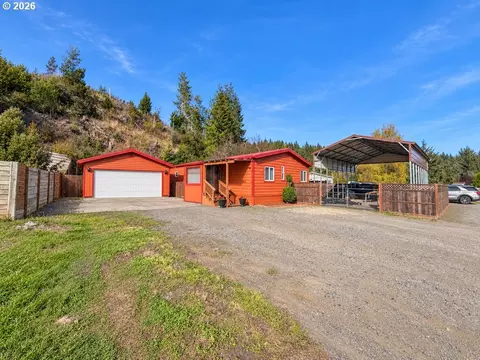 450 Tiara St, Lakeside, OR 97449
