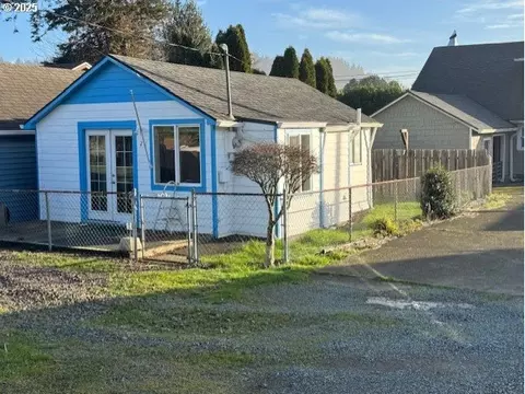 211 Acacia Ave, Garibaldi, OR 97118