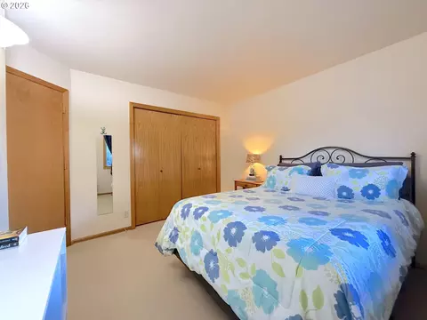 Bedroom - 1487 Kyiv St, Springfield, OR 97477 photo 5 of 5