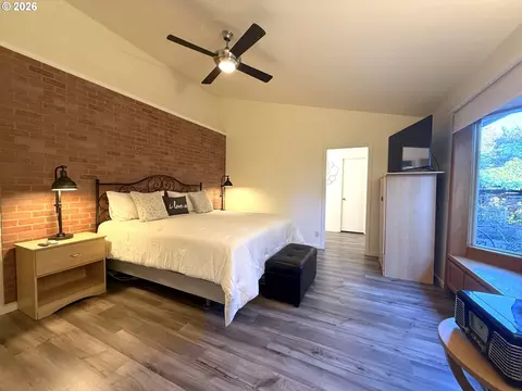 Bedroom - 1487 Kyiv St, Springfield, OR 97477 photo 3 of 5