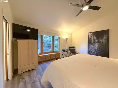 Bedroom - 1487 Kyiv St, Springfield, OR 97477 photo 2 of 5