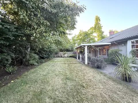 Exterior - 1487 Kyiv St, Springfield, OR 97477 photo 3 of 7