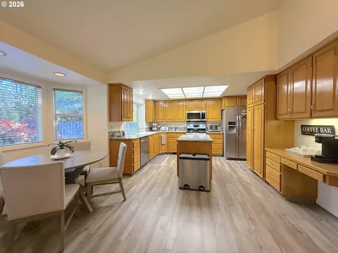 Kitchen - 1487 Kyiv St, Springfield, OR 97477 photo 1 of 7