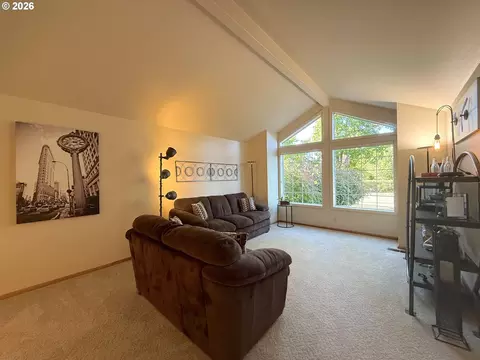 Living - 1487 Kyiv St, Springfield, OR 97477 photo 1 of 6