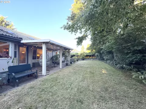 Exterior - 1487 Kyiv St, Springfield, OR 97477 photo 4 of 7
