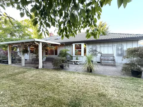 Exterior - 1487 Kyiv St, Springfield, OR 97477 photo 5 of 7
