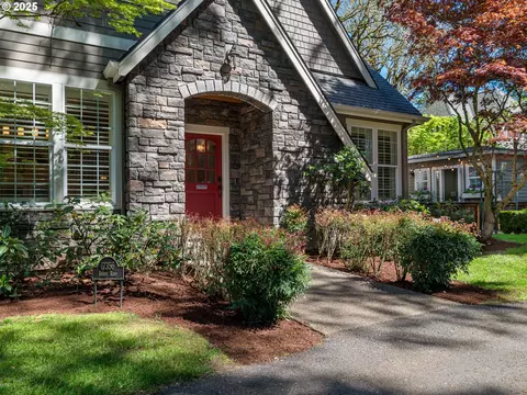 17356 Bryant Rd, Lake Oswego, OR 97035