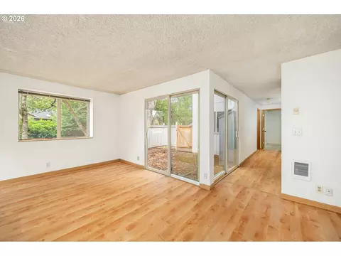 Living - 2239 Hawkins Ln, Eugene, OR 97405 photo 2 of 4