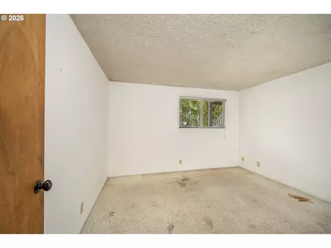 Bedroom - 2239 Hawkins Ln, Eugene, OR 97405 photo 3 of 4