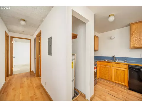 Entry Way - 2239 Hawkins Ln, Eugene, OR 97405 photo 1 of 1