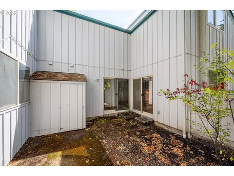 Exterior - 2239 Hawkins Ln, Eugene, OR 97405 photo 3 of 3