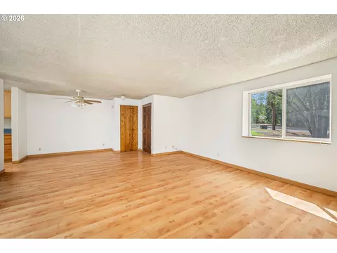 Living - 2239 Hawkins Ln, Eugene, OR 97405 photo 3 of 4