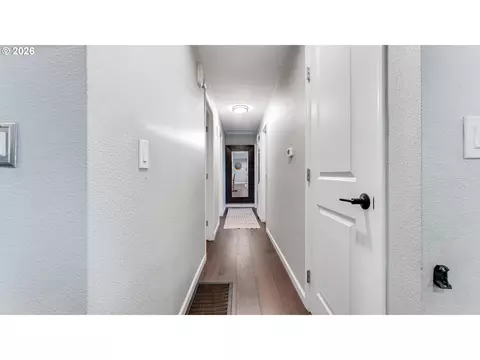 Entry Way - 466 SW 6th St, Gresham, OR 97080 photo 2 of 4