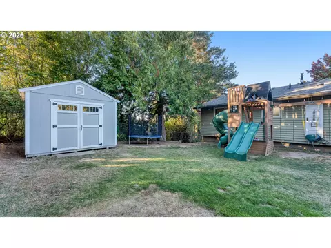Exterior - 466 SW 6th St, Gresham, OR 97080 photo 7 of 12