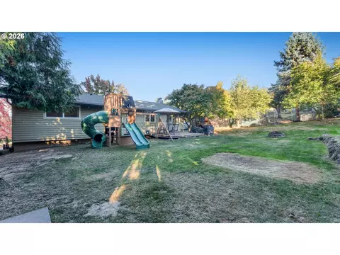 Exterior - 466 SW 6th St, Gresham, OR 97080 photo 5 of 12