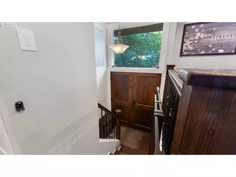 Entry Way - 466 SW 6th St, Gresham, OR 97080 photo 1 of 4
