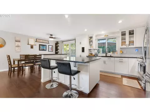 Kitchen - 466 SW 6th St, Gresham, OR 97080 photo 2 of 5
