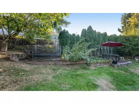 Exterior - 466 SW 6th St, Gresham, OR 97080 photo 9 of 12