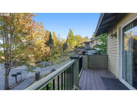 Exterior - 466 SW 6th St, Gresham, OR 97080 photo 4 of 12