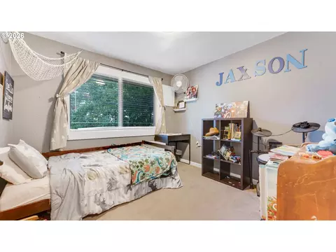 Bedroom - 466 SW 6th St, Gresham, OR 97080 photo 1 of 5
