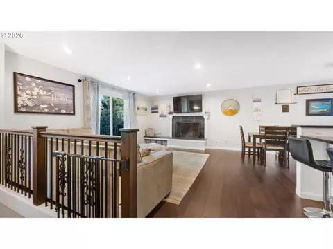 Living - 466 SW 6th St, Gresham, OR 97080 photo 1 of 4