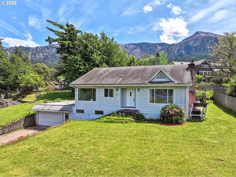 236 NE Riverview Dr, Cascade Locks, OR 97014