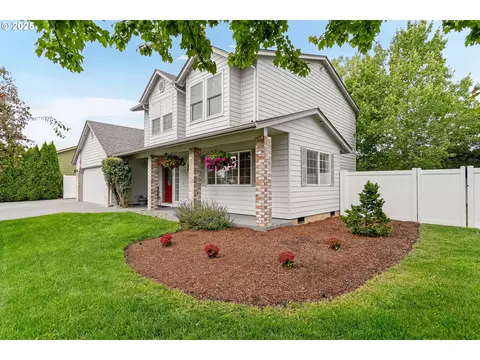 421 SE Davis St, Dallas, OR 97338