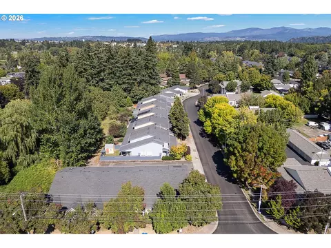 View/Area - 2879 NE Division St, Gresham, OR 97030 photo 4 of 5
