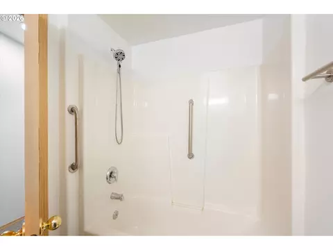 Bath - 2879 NE Division St, Gresham, OR 97030 photo 4 of 4